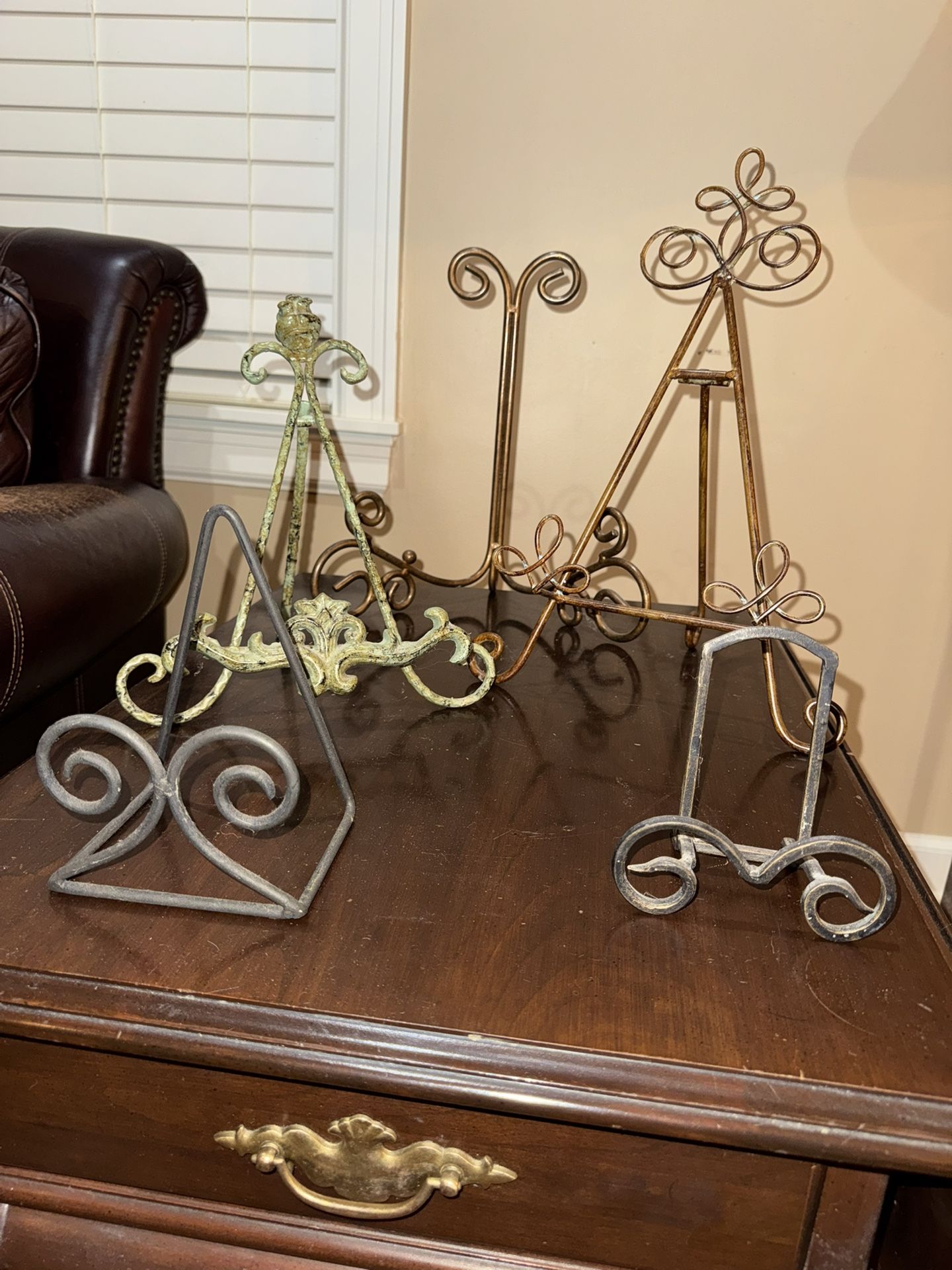 🖼️ Decorative Metal Easels – $15 Each OBO