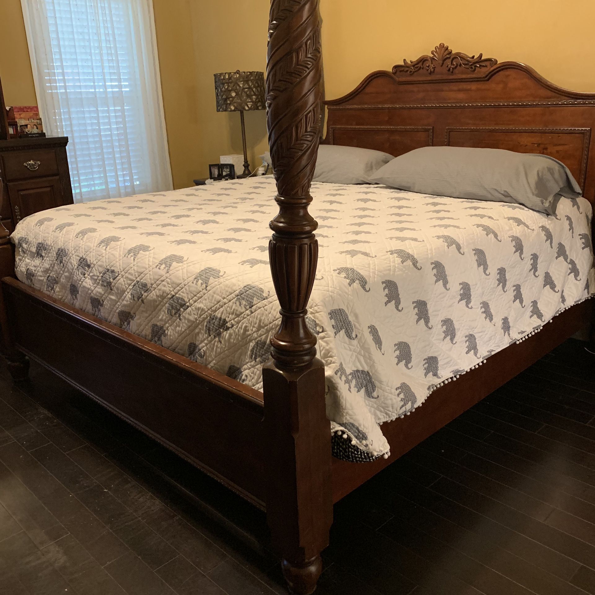 King bed frame Only