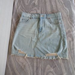 Wild Fable Size 6 Jean Skirt Light Wash Distressed Denim Raw Hem Women's