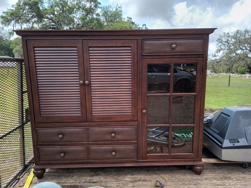 ARMOiRE
