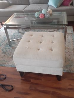 Pier 1 Ottoman