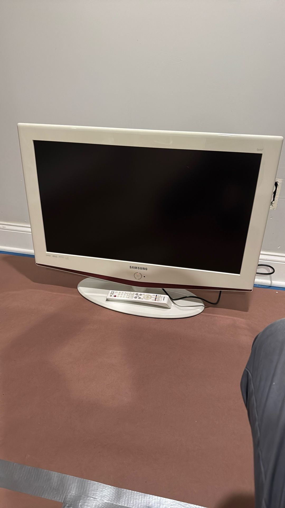 Samsung LN-S32520 32” HD LCD