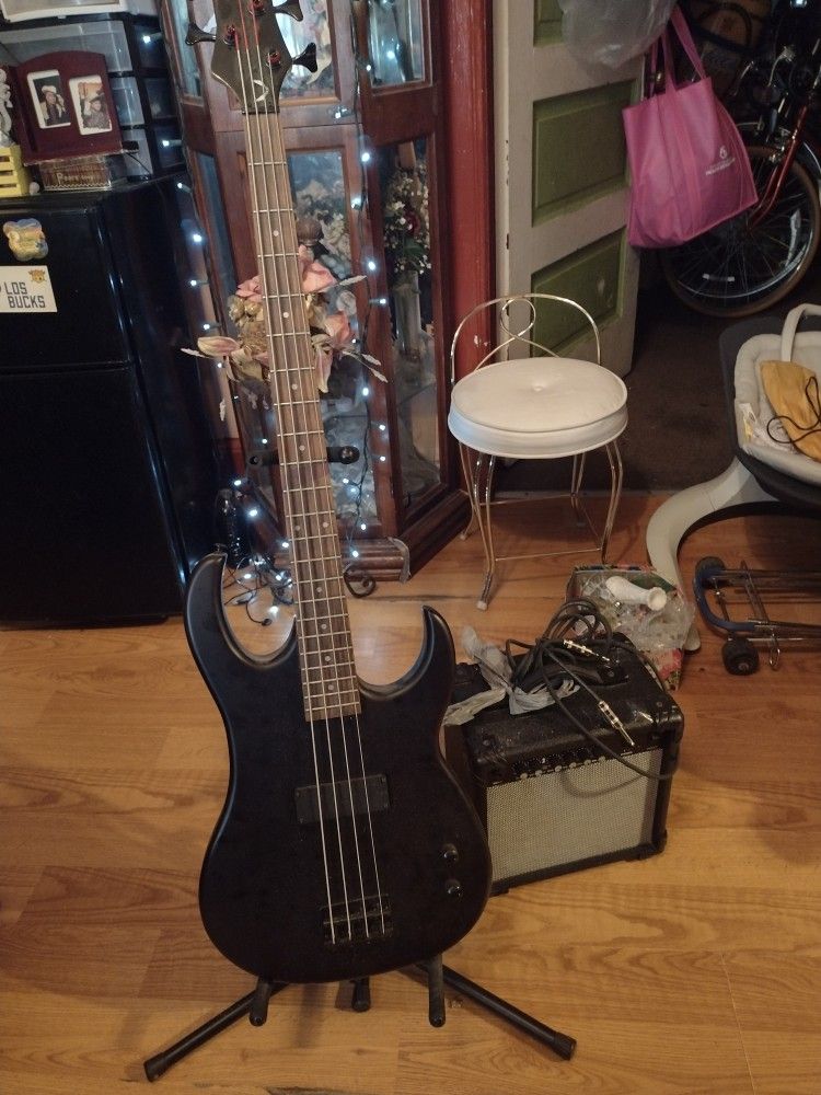 GUITARRA. ELECTRICA. Y. BOCINA. CON. MICRÓFONO