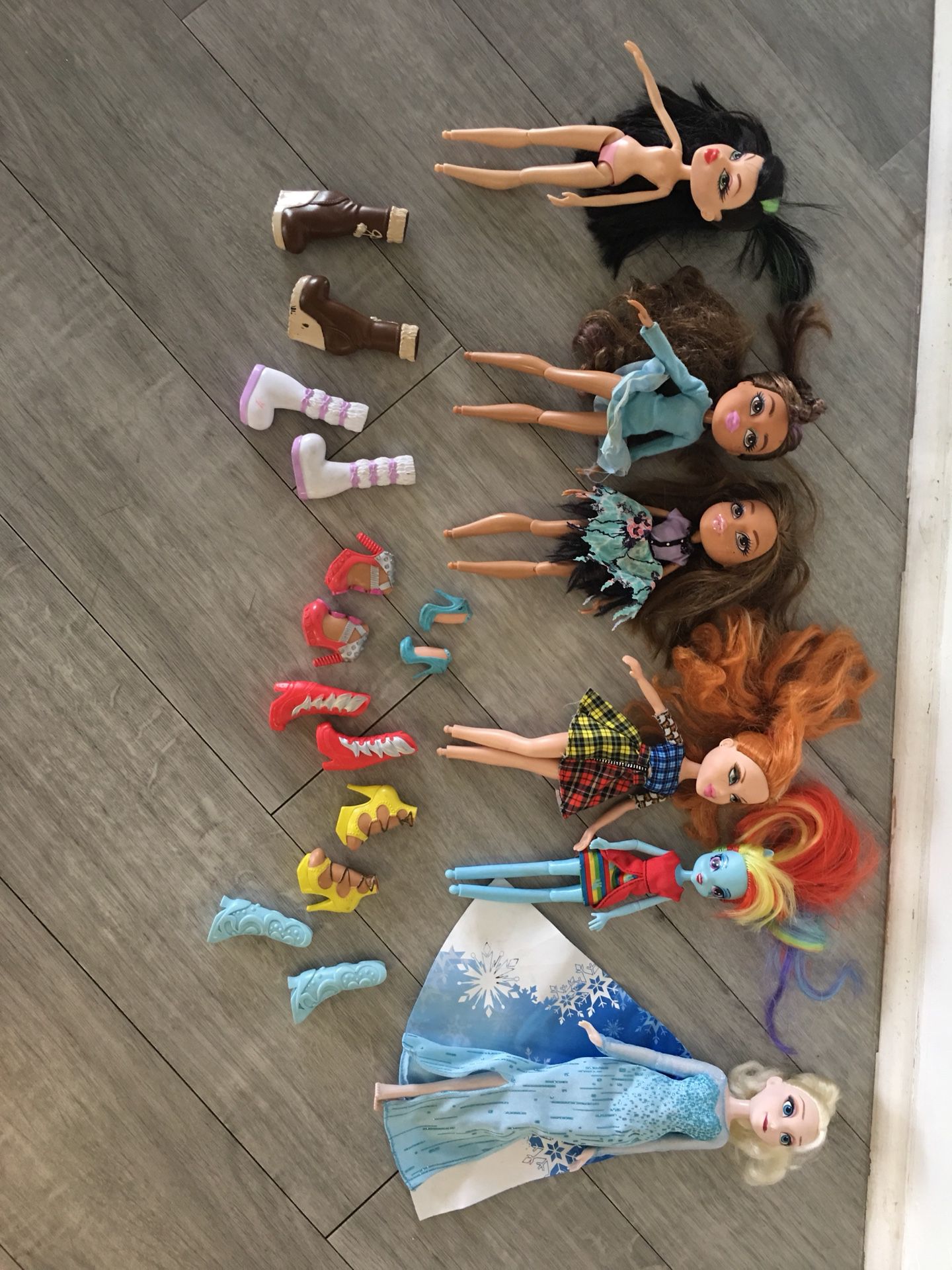 Bratz dolls, frozen, equestrian girls bundle
