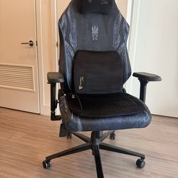 Secretlab TITAN Evo 2022 XL Gaming Chair Bundle - Like New - World of Warcraft Edition