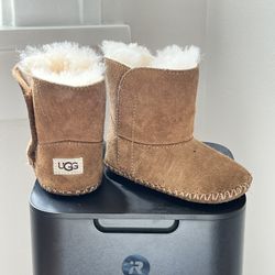 Uggs Size 2/3C