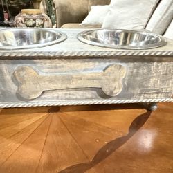 Raised Wooden Pet Double Diner with 2 qt Bowls
