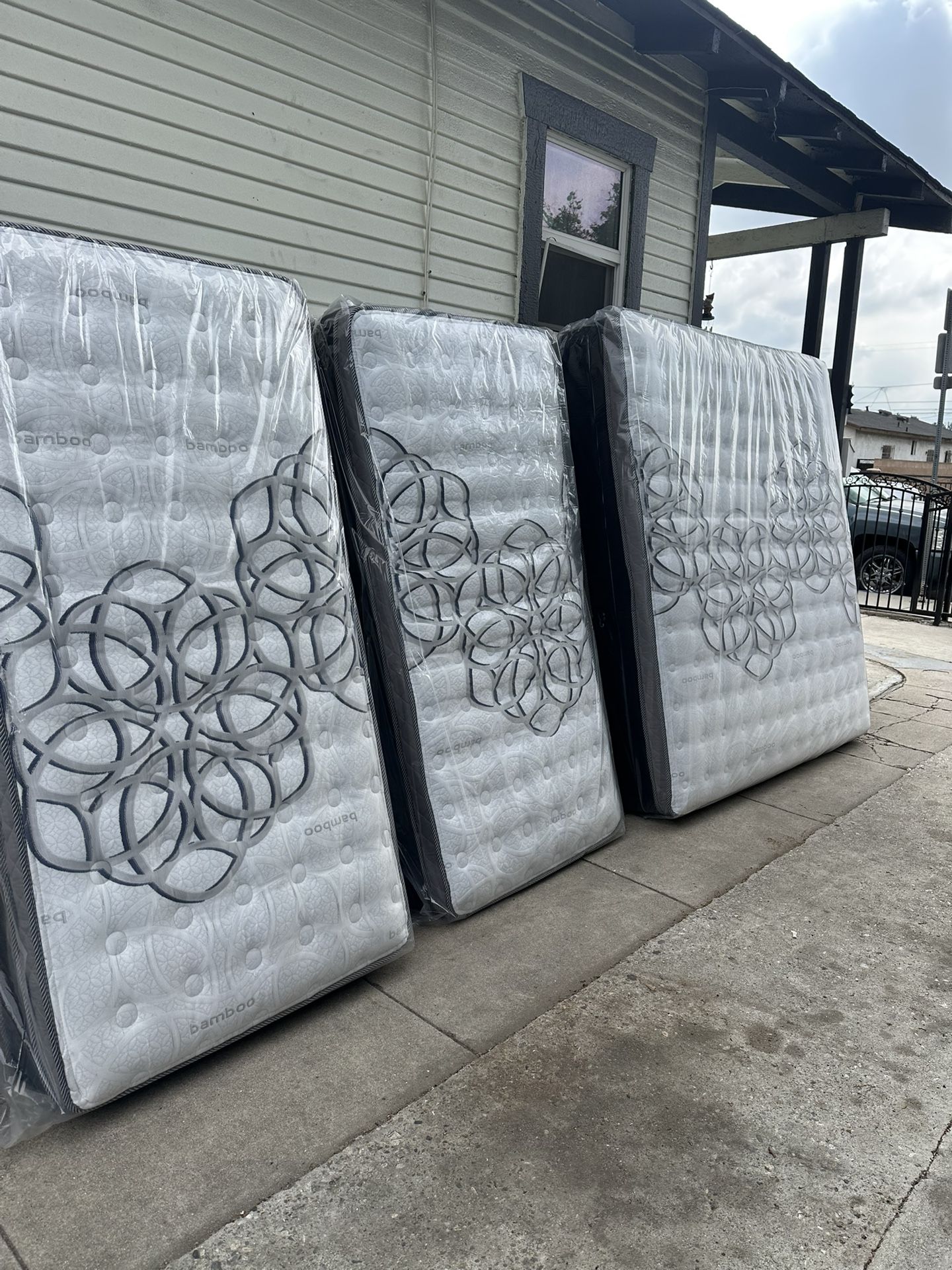 Full Size Mattress Pillow Top 12”