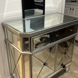 The mirrored table