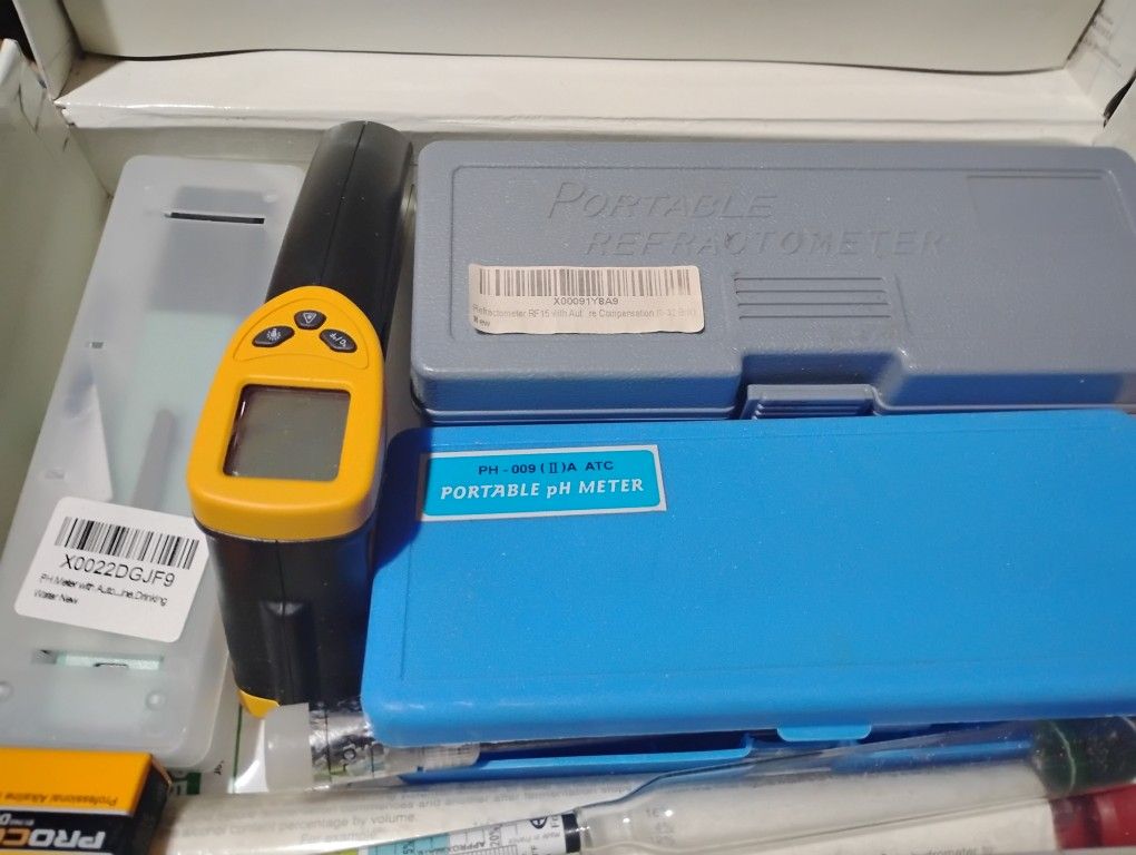 Portable Refractometer And Ph Meter 