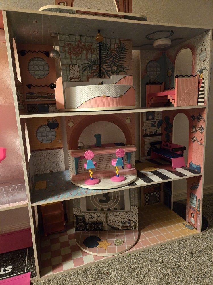 L.o.L Doll House.