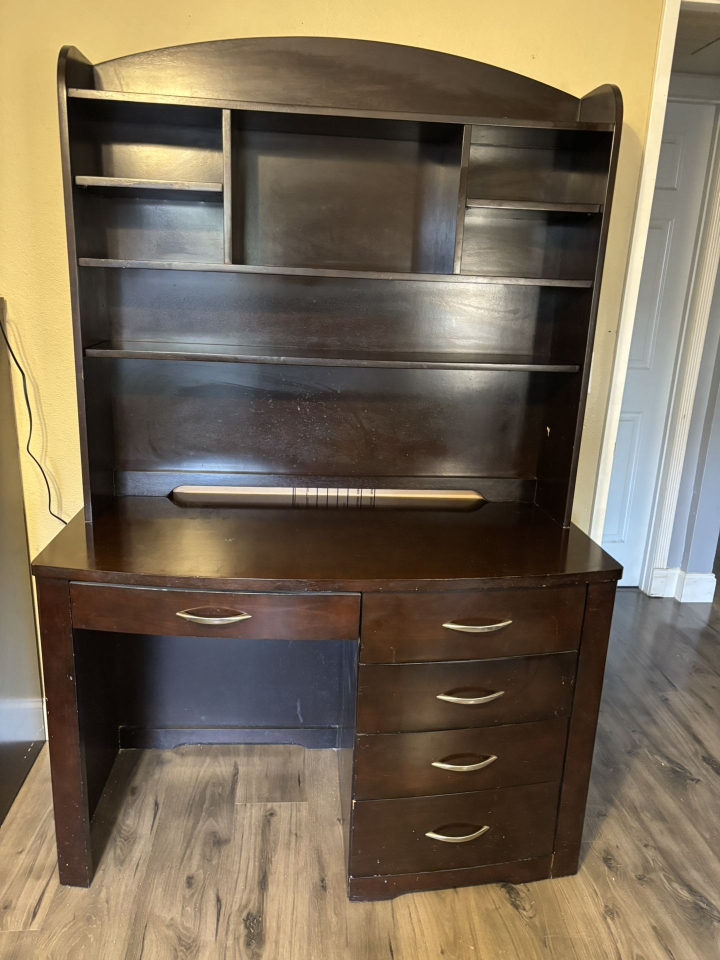 Desk With Hutch