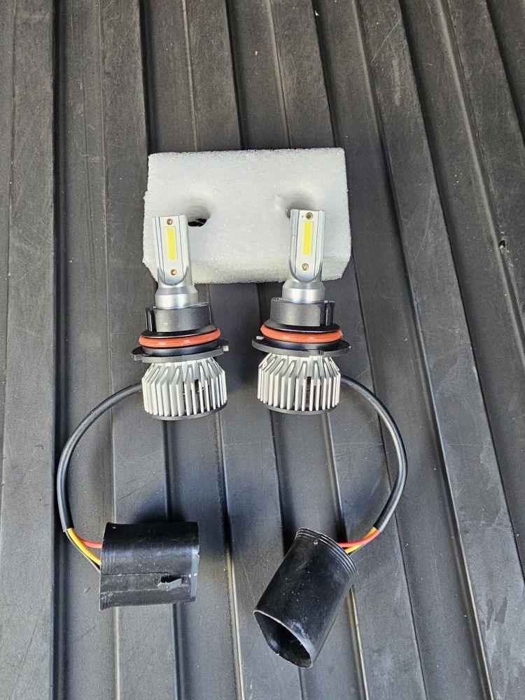 Bright New 6000k LED 9007 White Light.