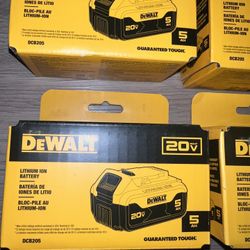 Dewalt batterie 5.0  $60 each 