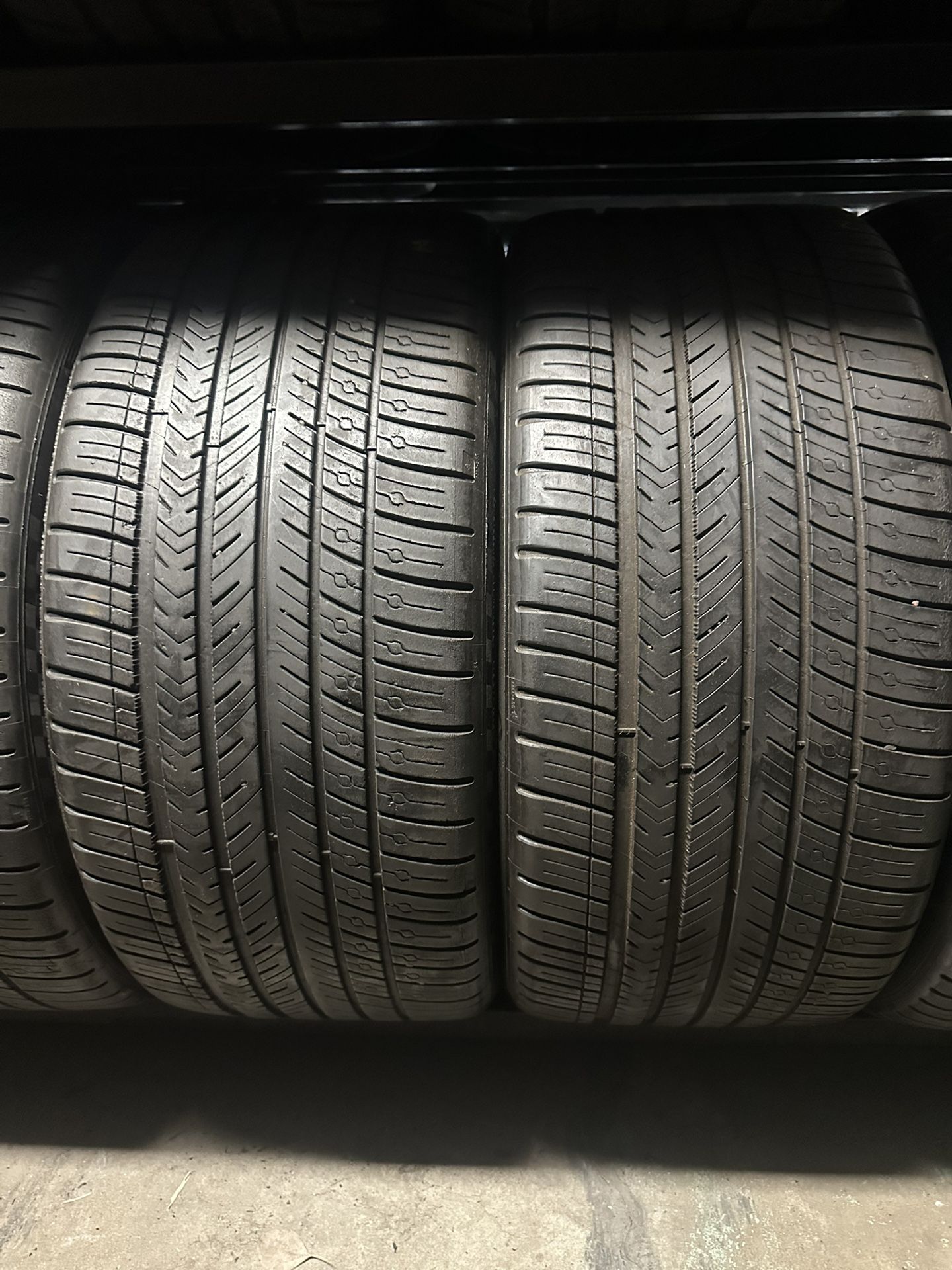 PAIR OF TIRE 295 40 22 MICHELIN 85% LIFE