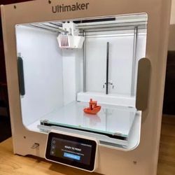 Ultimaker S3 3D Printer with Filament, Cores, Build Plates and Tons of Extras