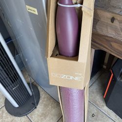 Excellent Condition Yoga Mat With Cup