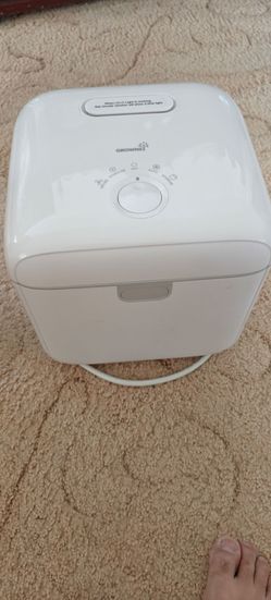Baby Grownsy UV Light Sanitizer, a 4-in-1 device that sanitizes,