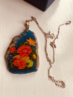 Hand-Painted Agate’s Stone Pendant Necklace