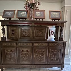 Beautiful Solid Wood China Cabinet/hutch