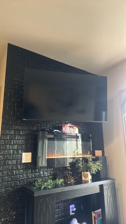 55 inch Phillips smarts tv  w/ roku remote