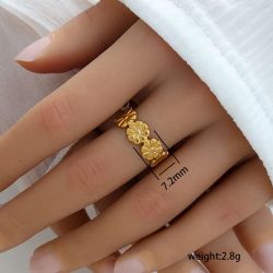 Gold Flower Ring – Elegant Minimalist Adjustable Floral Ban