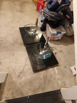 2 sinks