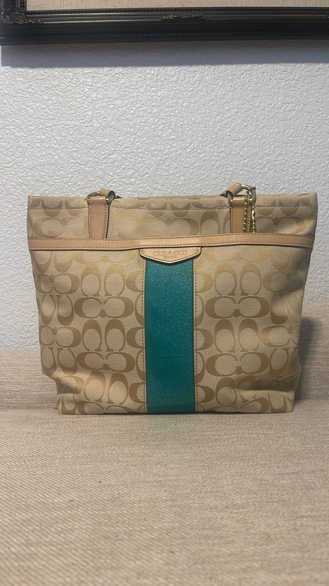 Coach Purse Classic Style