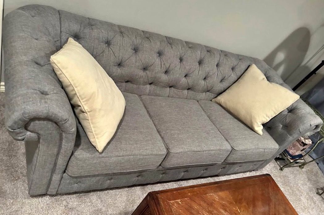 Gray Tuffed 3 Seater Can Deliver