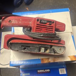 Skill 4.5 Amp Auto Track Controll Belt Sander