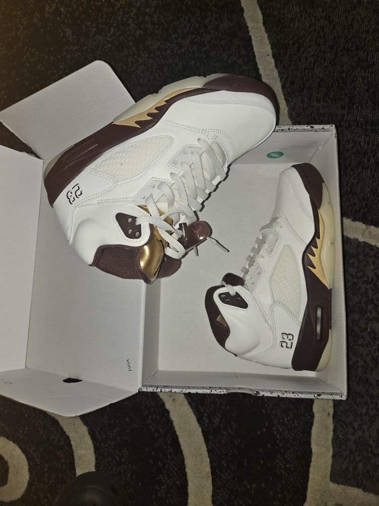 WMNS  AIR JORDAN 5 RETRO  SHOES NEW 