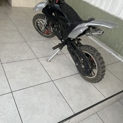 50cc mini dirt bike (LOOK AT DESCRIPTION)