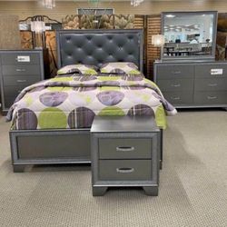 Bran New Bedroom Set Queen or King Bed Dresser Nightstand and mirror Chest Options 