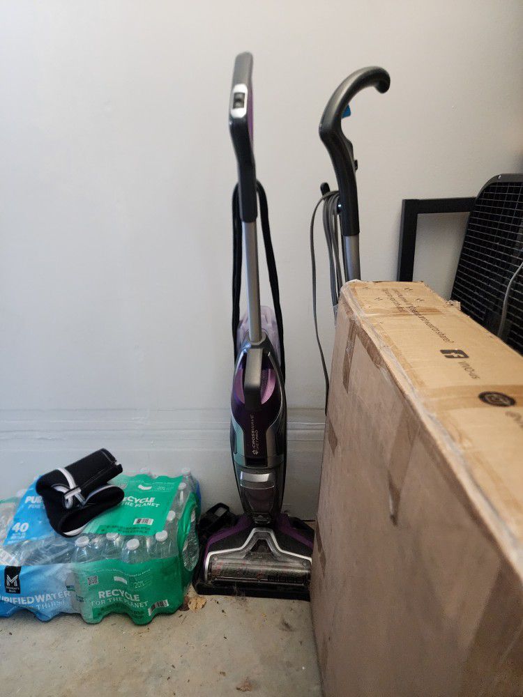 Bissell Wet Vacuum W/Cleaning Solution