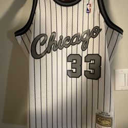 Scottie Pippen Mitchell & Ness Jersey 