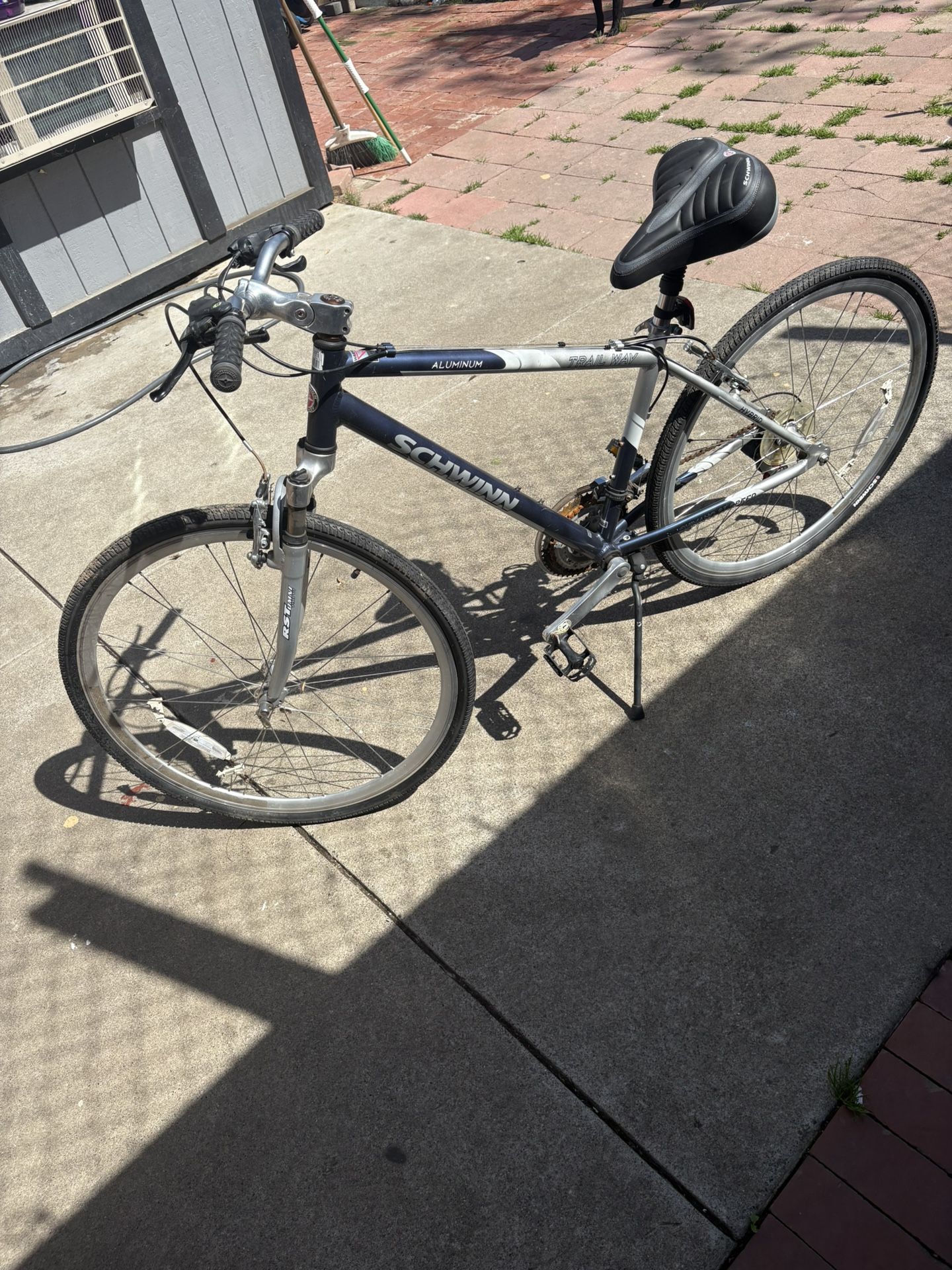 Schwinn Men's Trailway 700c/28 Hybrid Bike