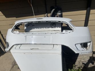 2014-2018 Ford Focus SE Front Bumper & Hood