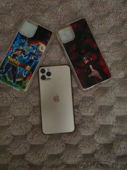 Apple iPhone 11 Pro Max Gold with 2 Cases