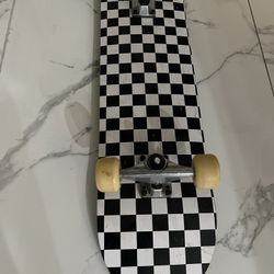 Checkered Skateboard - Complete