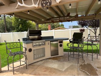 BBQ Island w/refrigerator