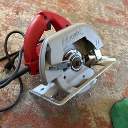 Milwaukee Skillsaw