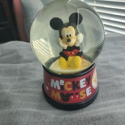 Disney Mickey Mouse Light up Snow Globe