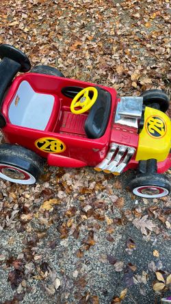 MICKEY MOUSE POWER WHEEL  RACER WITH CHARGER