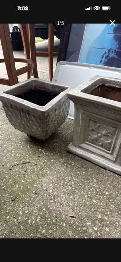 2 heavy planters