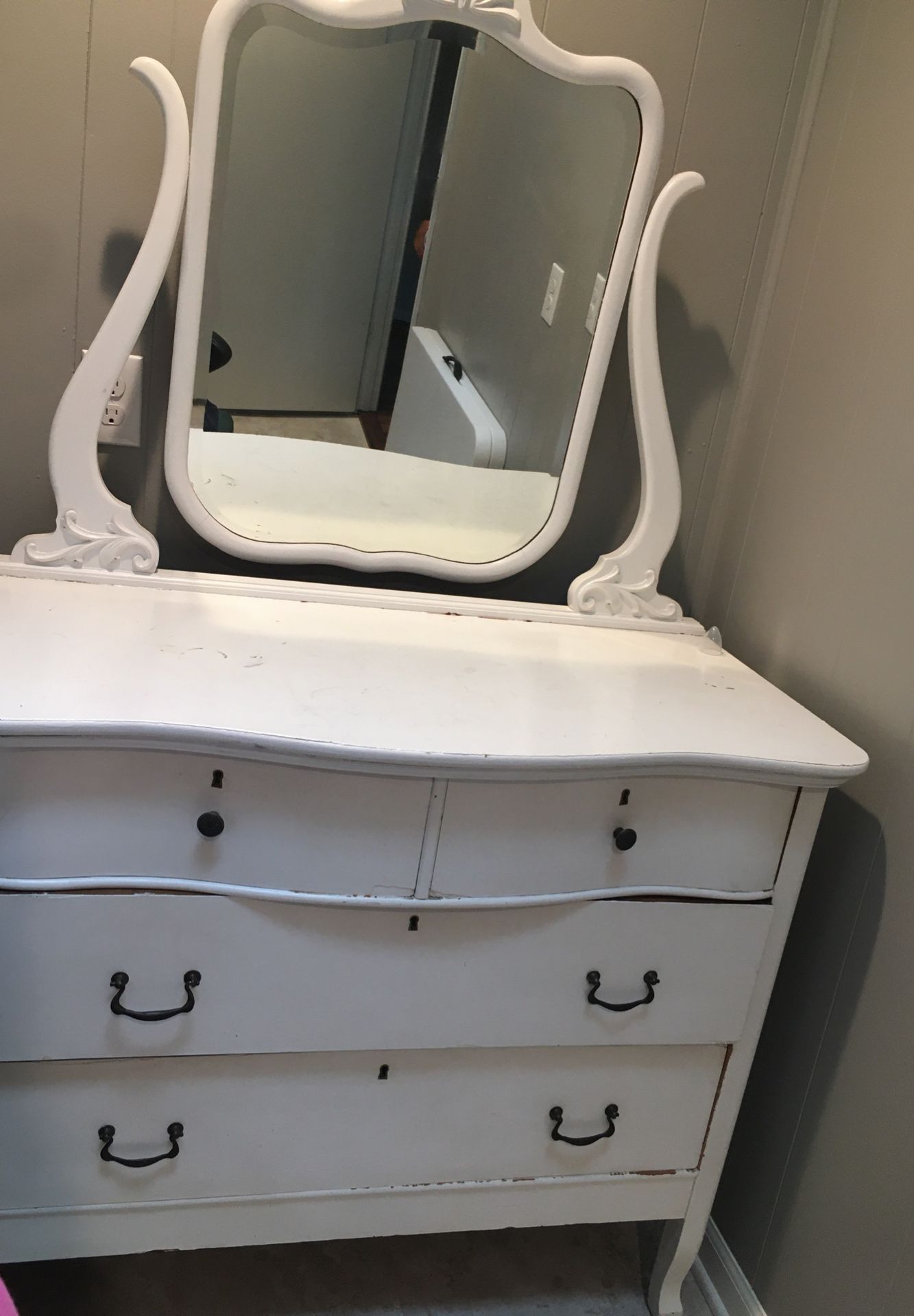 Antique vanity/dresser