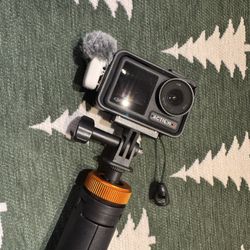 DJI Action 4 Camera + extras