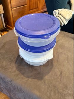 Tupperware bowl set