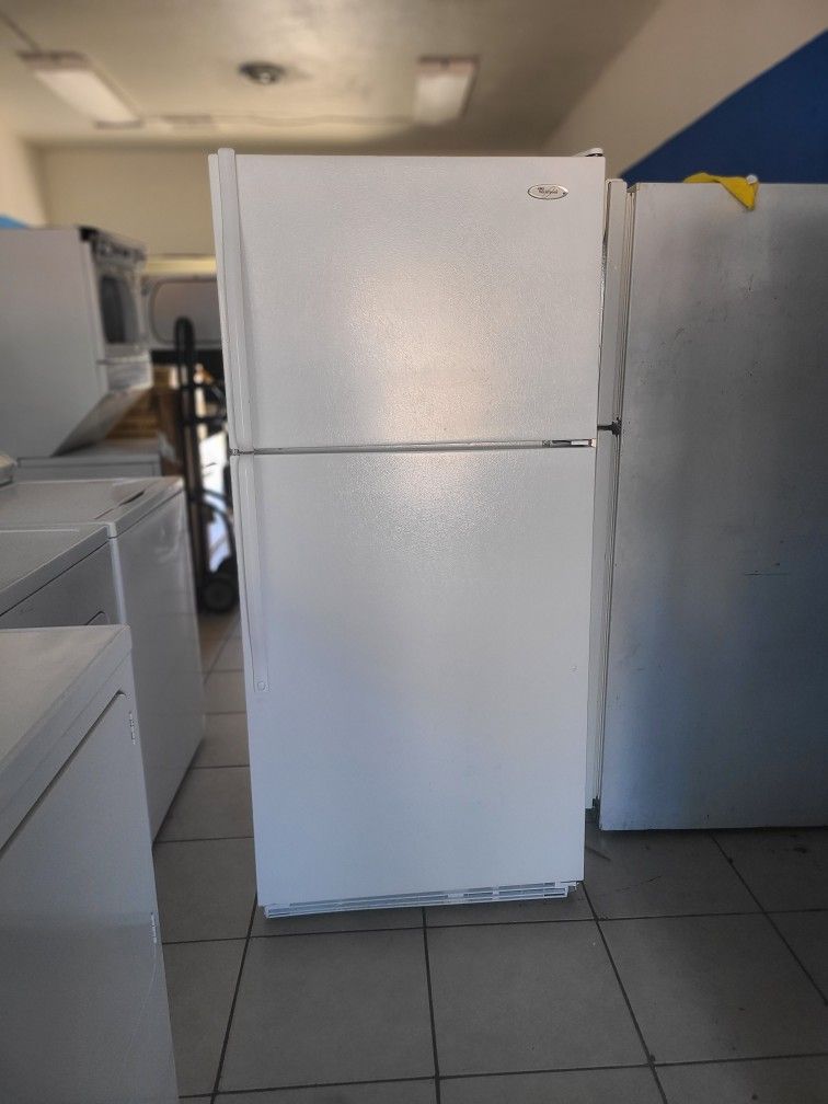 Whirlpool White Refrigerator Top Freezer