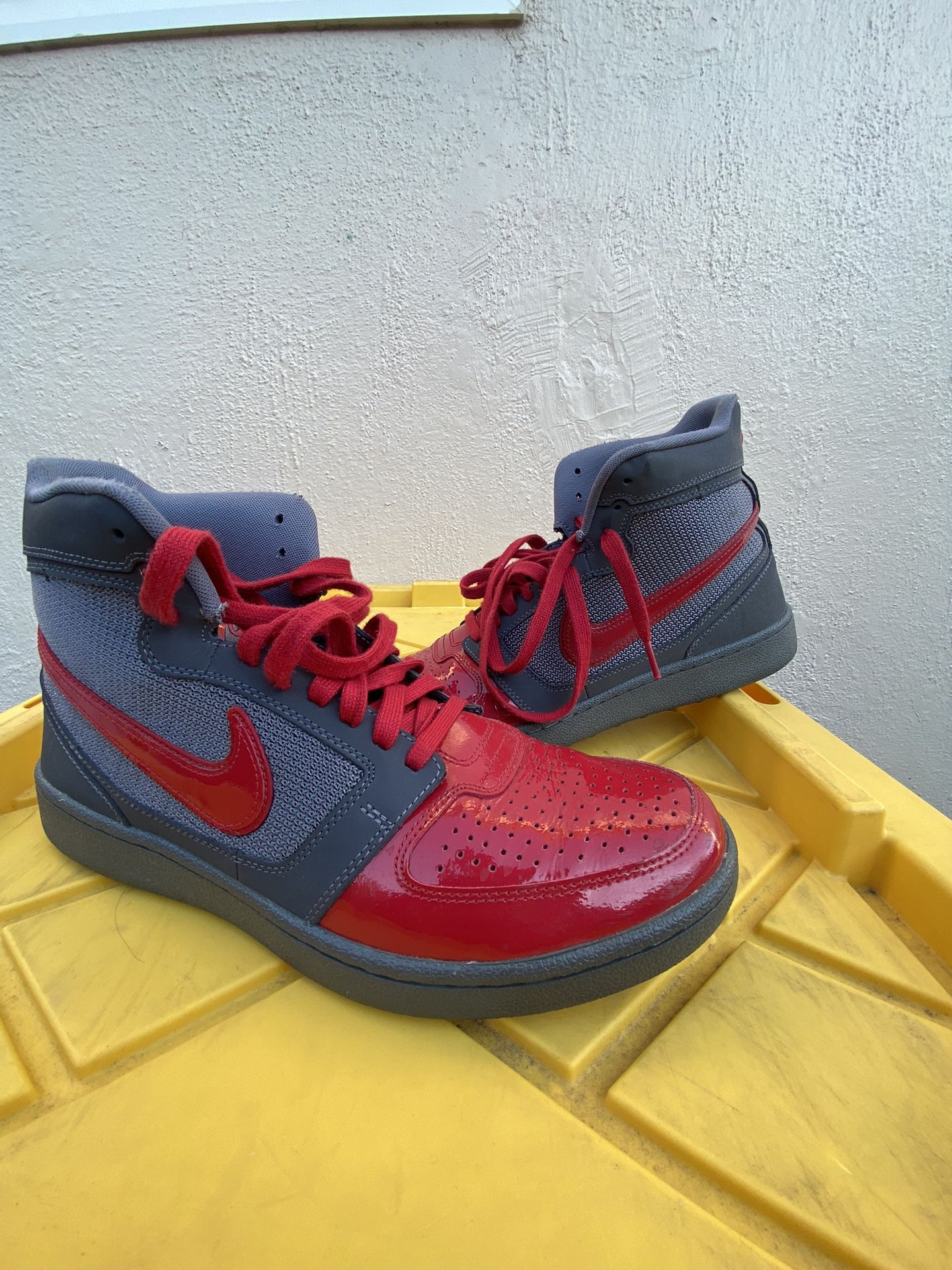 Nike Dunks Size 11.5 (Men) Metallic Gray / Red
