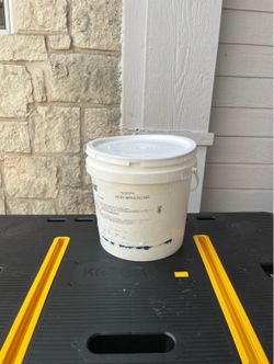 buckets (2 gal)